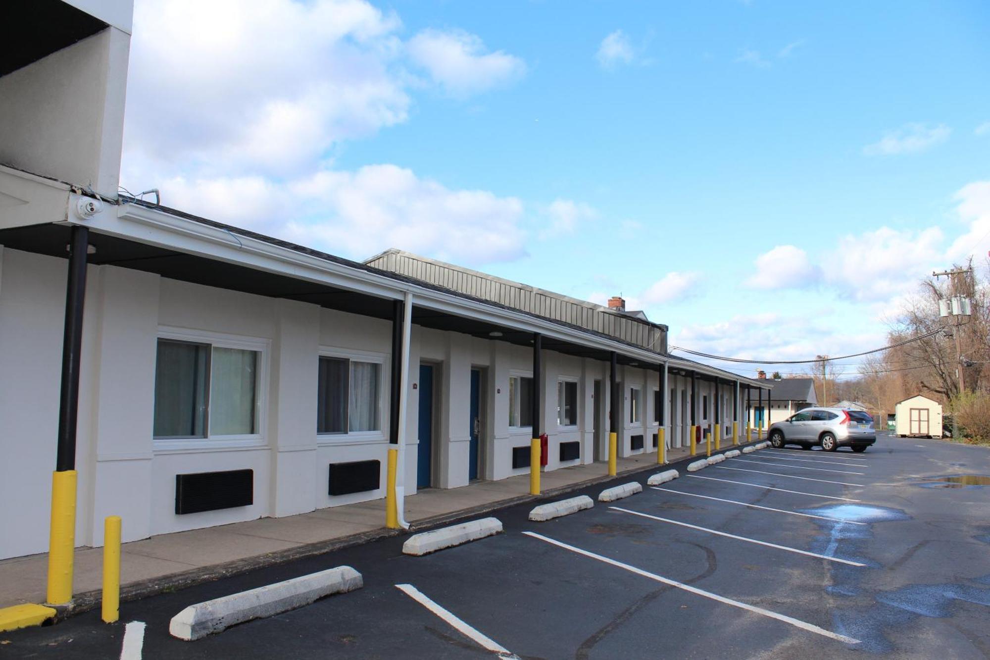 Days Inn By Wyndham Wrightstown Mcguire Afb Bordentown Eksteriør bilde