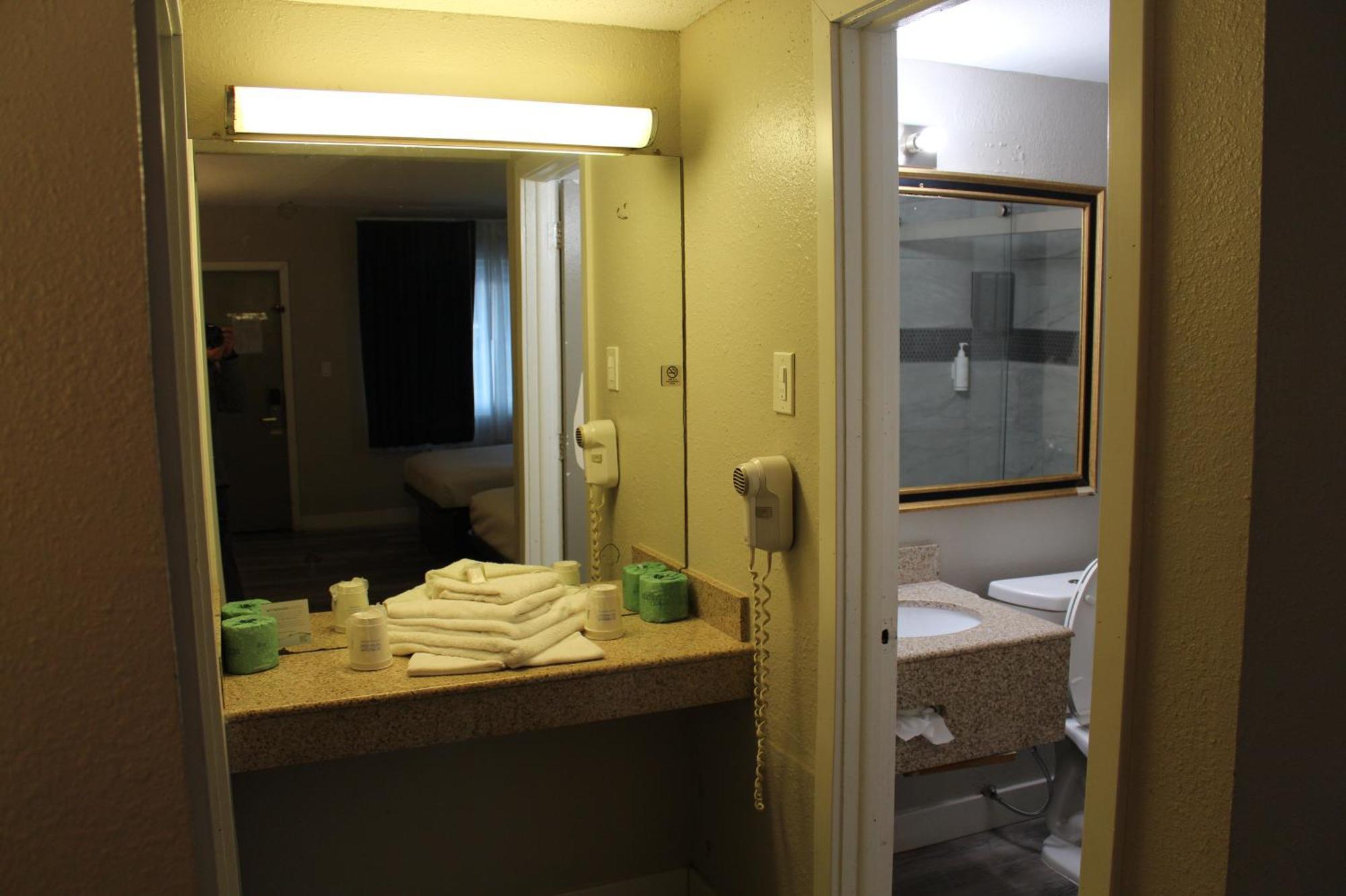 Days Inn By Wyndham Wrightstown Mcguire Afb Bordentown Eksteriør bilde