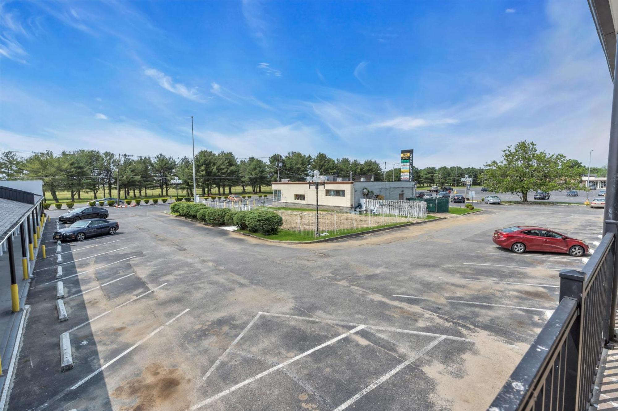 Days Inn By Wyndham Wrightstown Mcguire Afb Bordentown Eksteriør bilde