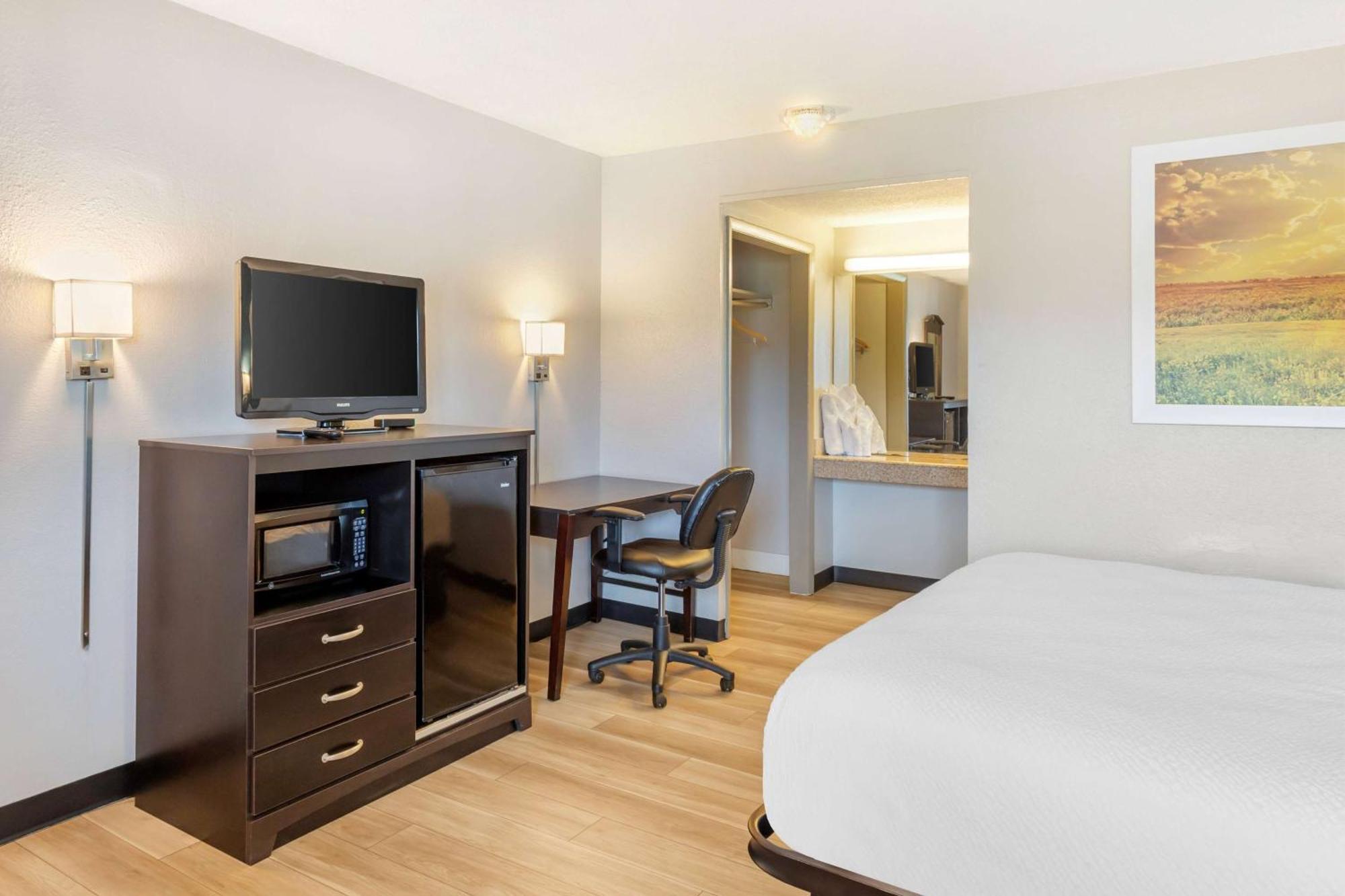 Days Inn By Wyndham Wrightstown Mcguire Afb Bordentown Eksteriør bilde