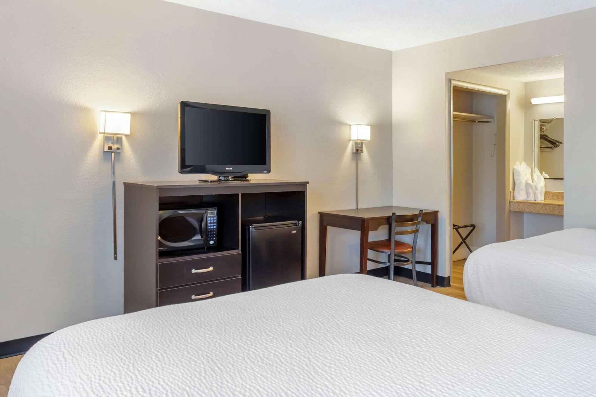 Days Inn By Wyndham Wrightstown Mcguire Afb Bordentown Eksteriør bilde