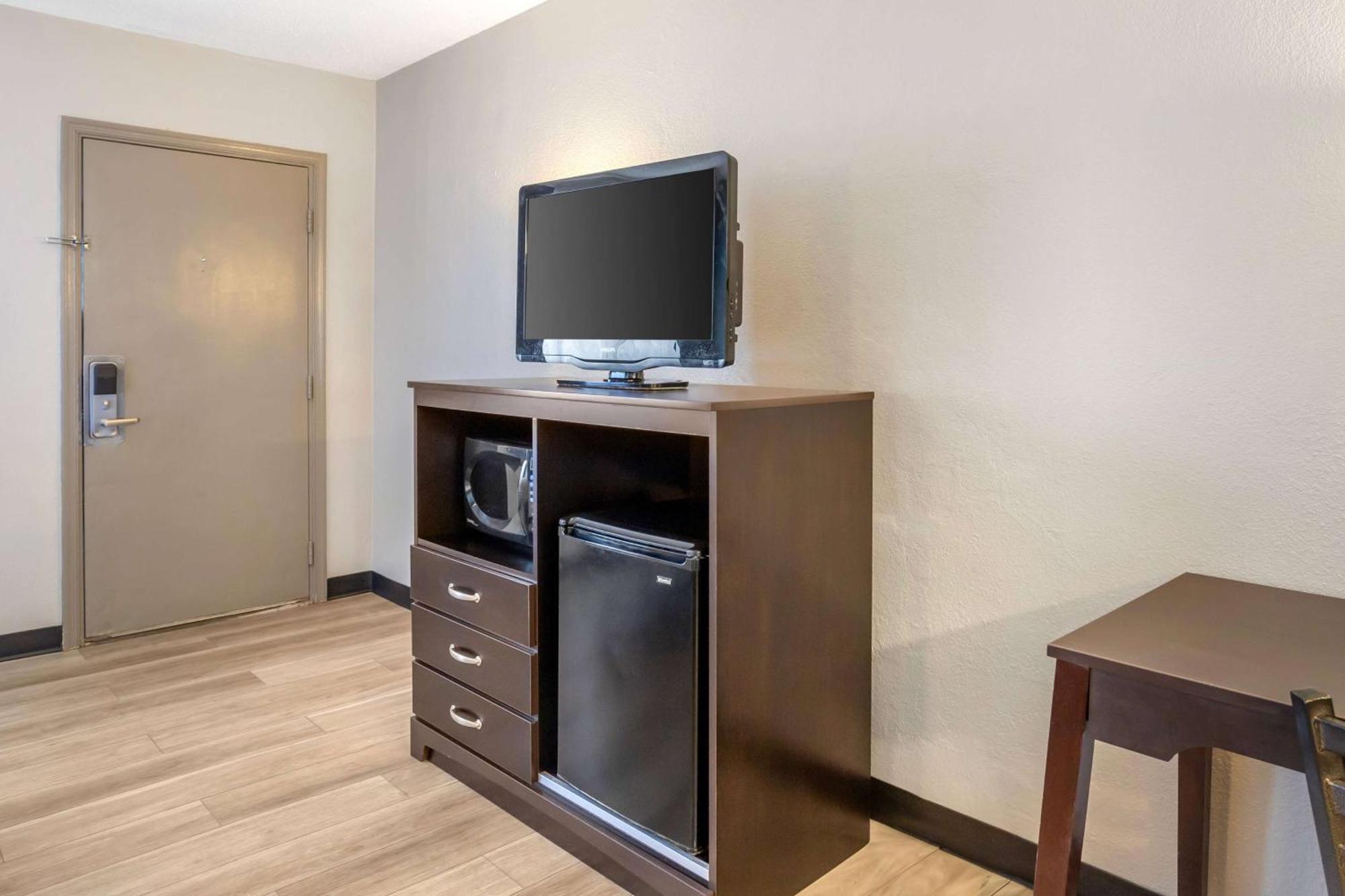 Days Inn By Wyndham Wrightstown Mcguire Afb Bordentown Eksteriør bilde