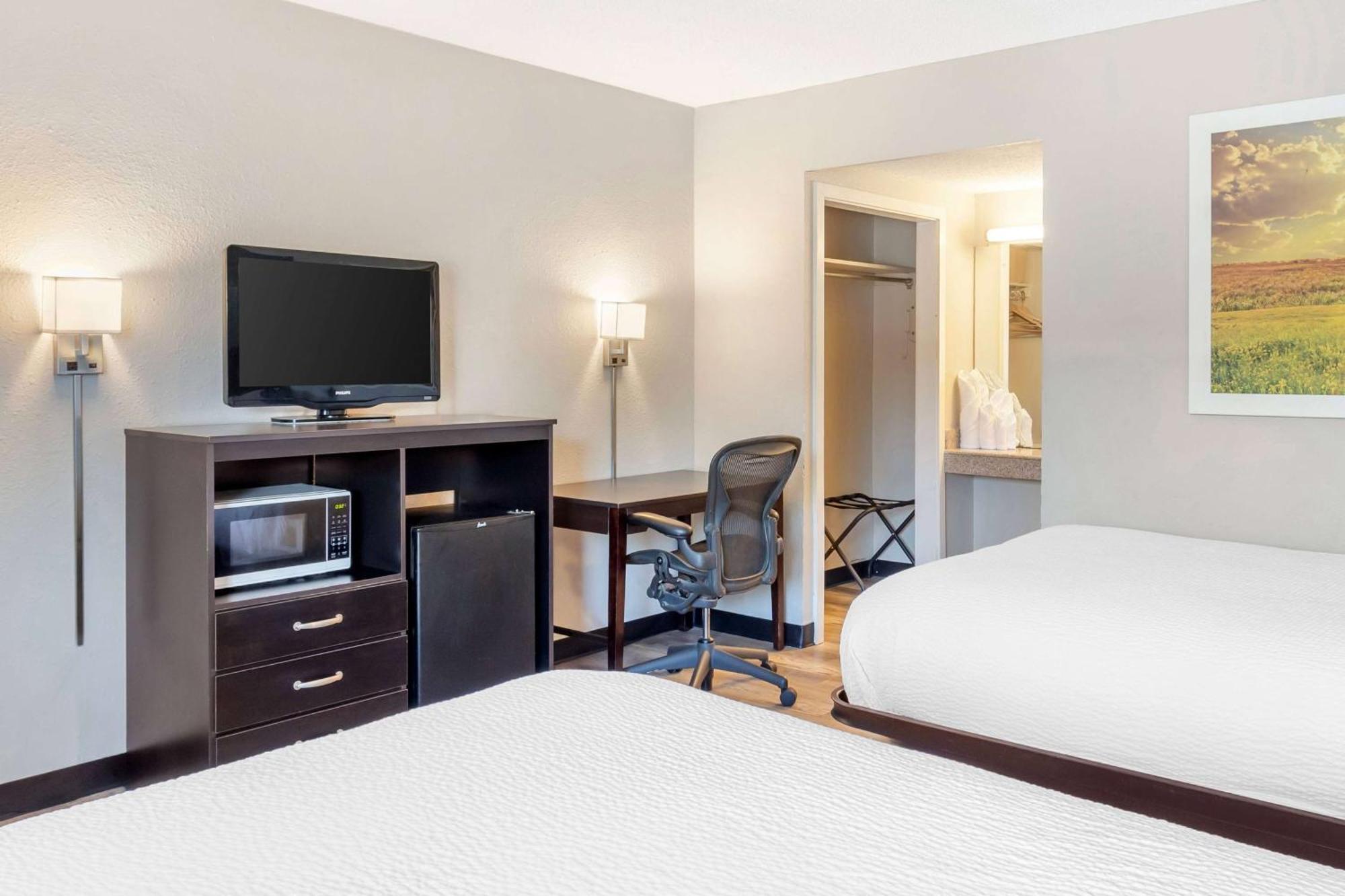Days Inn By Wyndham Wrightstown Mcguire Afb Bordentown Eksteriør bilde