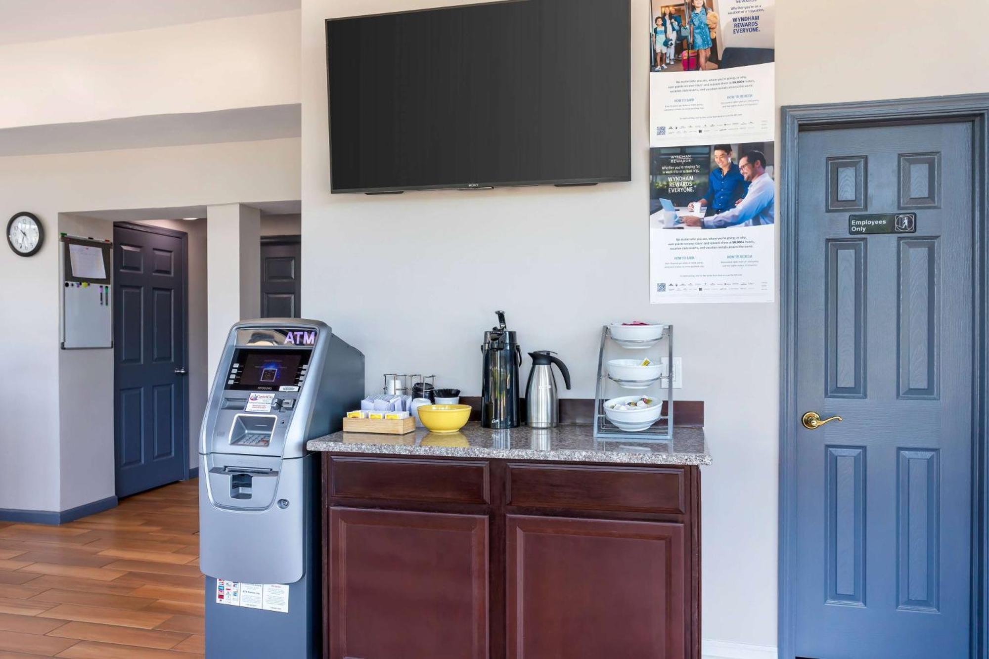 Days Inn By Wyndham Wrightstown Mcguire Afb Bordentown Eksteriør bilde